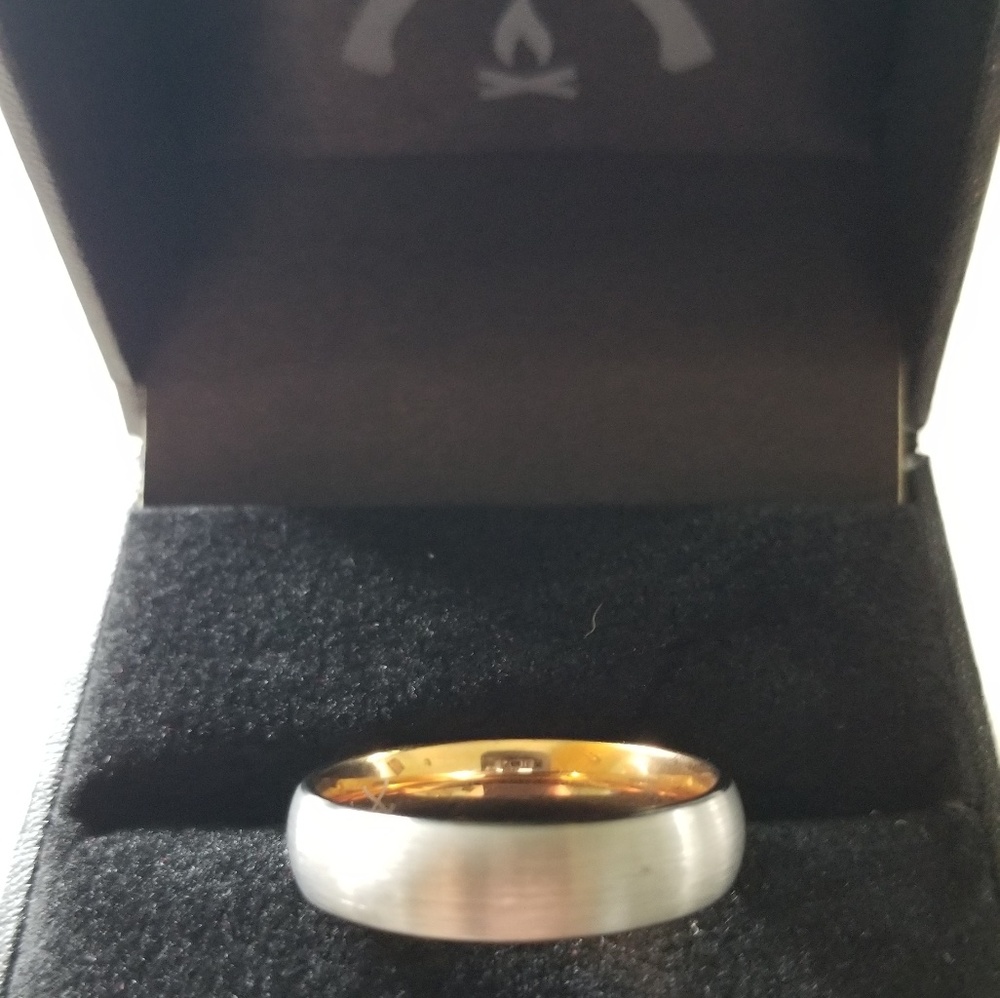 Men's wedding band